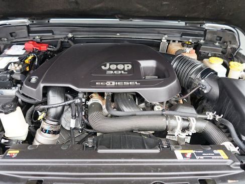 Used 2021 Jeep Wrangler Unlimited Sahara image 6