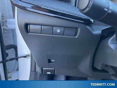 Used 2025 Nissan Kicks SR image 38