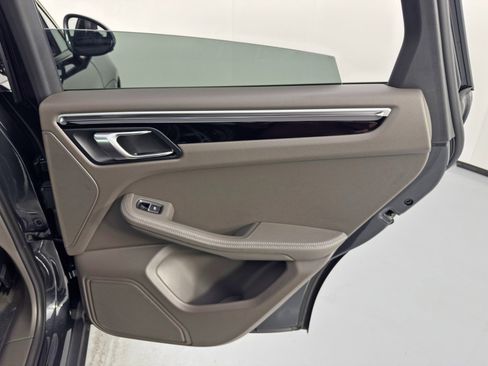 Used 2023 Porsche Macan image 45