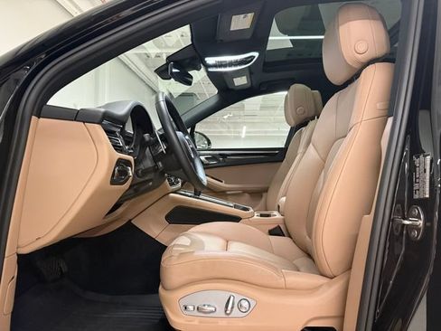 Certified 2026 Porsche Macan AWD/4WD image 5