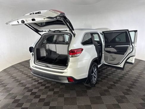 Used 2019 Toyota Highlander XLE w/ Protection Package #3 AWD/4WD image 14