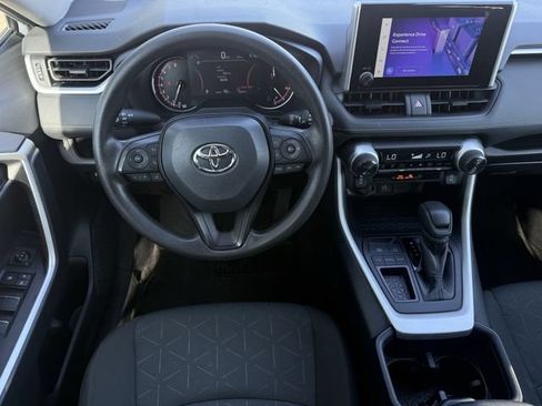 Used 2025 Toyota RAV4 XLE FWD image 12