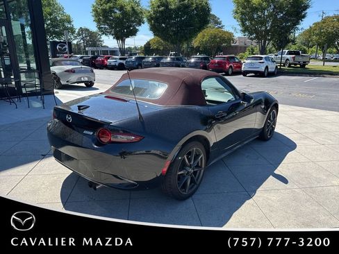 Used 2018 MAZDA MX-5 Miata Club RWD image 4