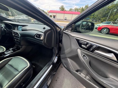 Used 2018 INFINITI QX30 Sport w/ Sport Leather Package image 16