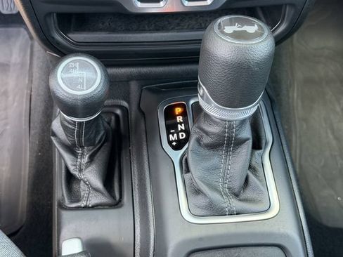 Used 2025 Jeep Wrangler Sport AWD/4WD image 25