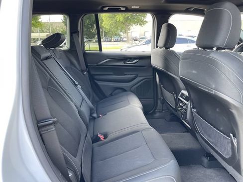 Used 2026 Jeep Grand Cherokee Laredo X AWD/4WD image 29