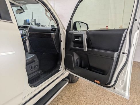 Used 2017 Toyota 4Runner Limited AWD/4WD image 20