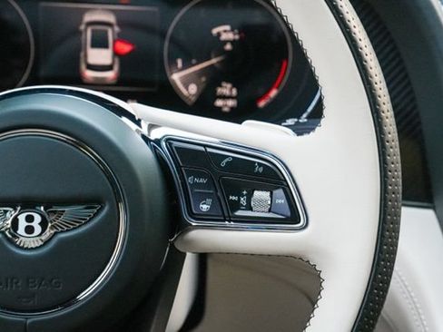 Used 2022 Bentley Bentayga AWD/4WD image 39