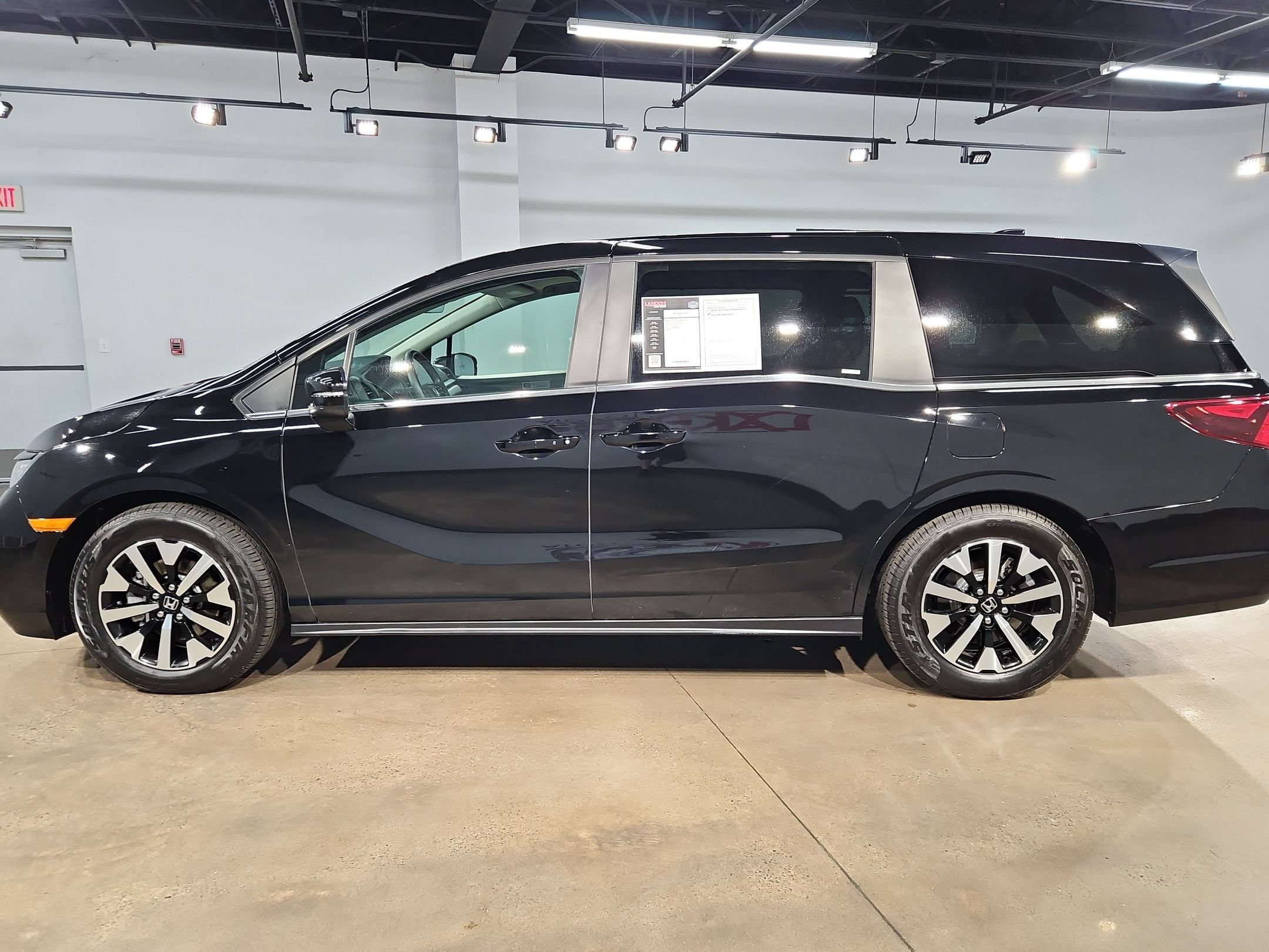 Used 2025 Honda Odyssey EX-L image 4