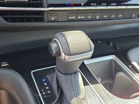 Used 2025 Toyota Sienna XLE Woodland Edition AWD/4WD image 15