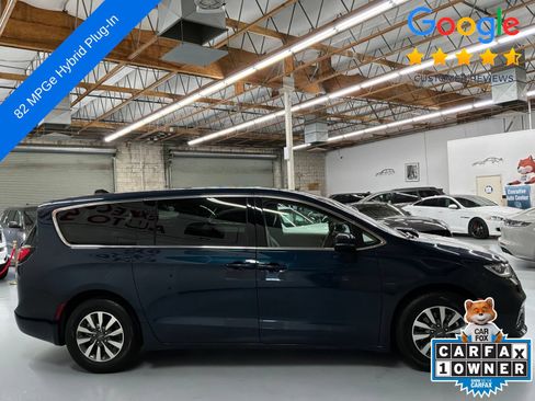 Used 2023 Chrysler Pacifica Touring-L FWD image 4