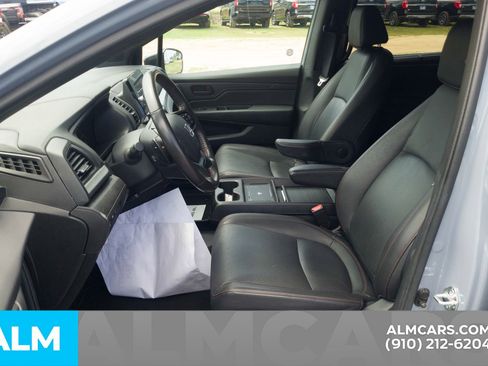 Used 2025 Honda Odyssey Sport-L image 17