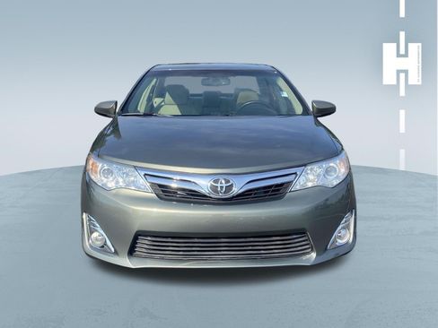 Used 2012 Toyota Camry XLE w/ Convenience Pkg FWD image 2
