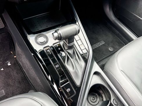 Used 2024 Kia Niro EX image 16