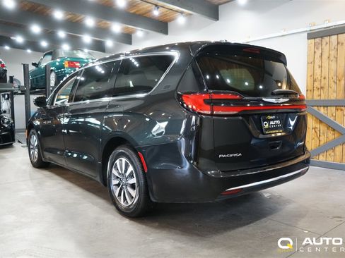 Used 2022 Chrysler Pacifica Touring-L image 7