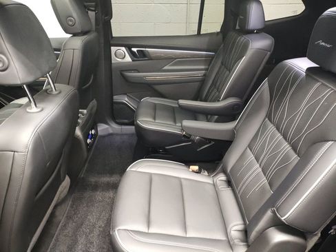 Certified 2025 Buick Enclave Avenir w/ Trailering Package, 5000 lbs. AWD/4WD image 28