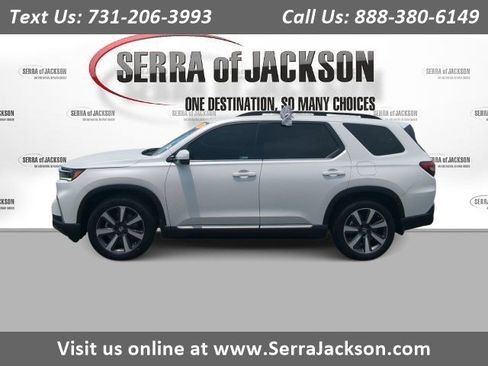 Used 2024 Honda Pilot Touring image 1