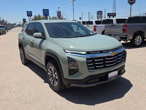 Used 2025 Chevrolet Equinox LT FWD image 2
