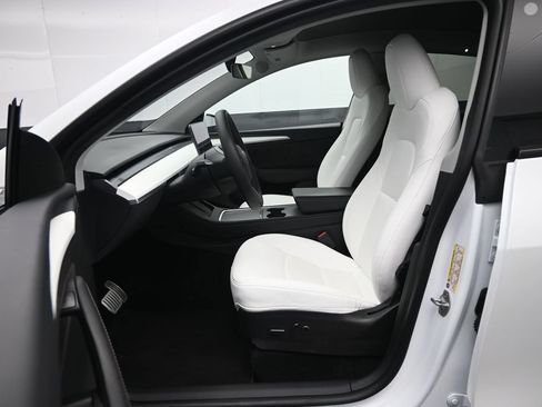 Used 2023 Tesla Model Y Performance AWD/4WD image 22
