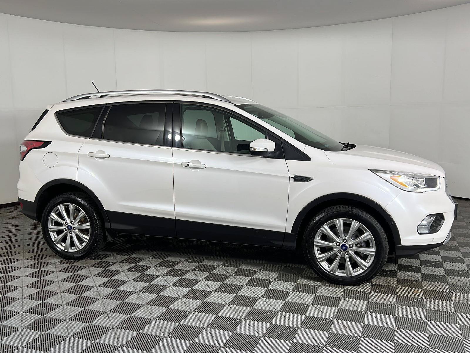 Used 2018 Ford Escape Titanium AWD/4WD image 3