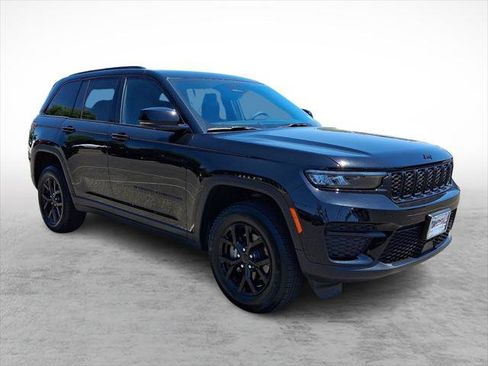 Certified 2025 Jeep Grand Cherokee Altitude AWD/4WD image 7
