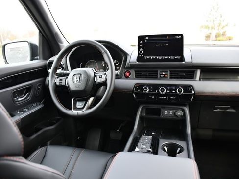 New 2025 Honda Pilot TrailSport image 23