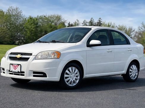 Used 2011 Chevrolet Aveo LT w/ Power and Convenience Package image 2