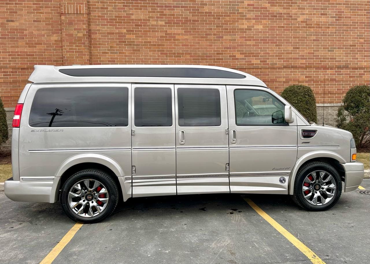 Used 2023 GMC Savana 2500 RWD image 24
