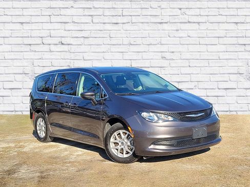 Used 2023 Chrysler Voyager LX image 1