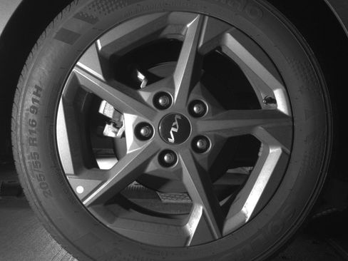 Used 2025 Kia K4 LXS image 15