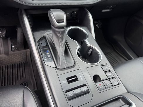 Used 2023 Toyota Highlander XLE image 28