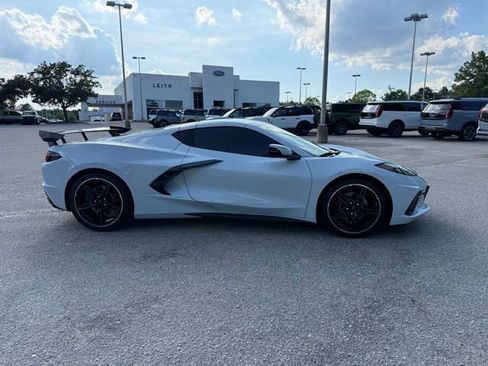 Used 2022 Chevrolet Corvette Stingray Preferred Cpe w/ Engine Appearance Package RWD image 4