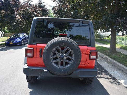 Used 2025 Jeep Wrangler Unlimited Sport AWD/4WD image 6
