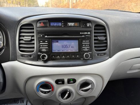 Used 2010 Hyundai Accent GLS image 10