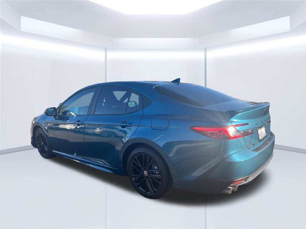 Used 2025 Toyota Camry SE w/ Convenience Package FWD image 3