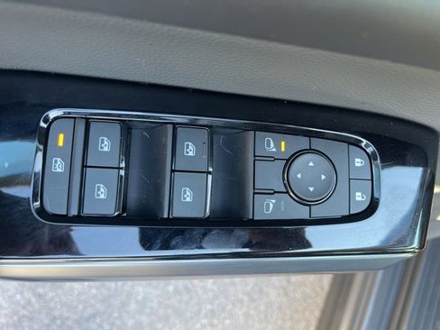 New 2025 Nissan Pathfinder SL w/ Black Appearance Package image 19