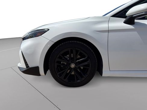 Used 2025 Toyota Camry SE FWD image 9