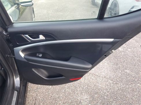 Used 2022 Genesis G70 2.0T image 33