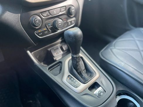 Used 2015 Jeep Cherokee Latitude FWD image 22