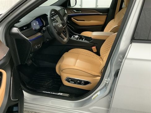 Used 2024 Jeep Grand Cherokee L Summit w/ High Altitude Package AWD/4WD image 13