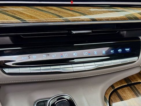 Used 2022 Cadillac Escalade ESV Sport Platinum w/ Heavy-Duty Trailer Package AWD/4WD image 19