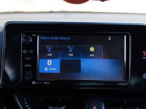 Used 2018 Toyota C-HR XLE FWD image 33