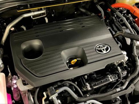 Certified 2025 Toyota Crown Signia image 32