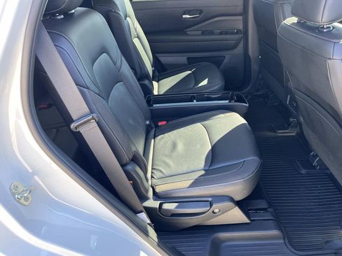 Used 2024 Nissan Pathfinder SL w/ SL Premium Package image 20