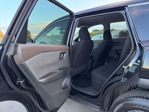 Used 2023 Nissan Rogue S image 13