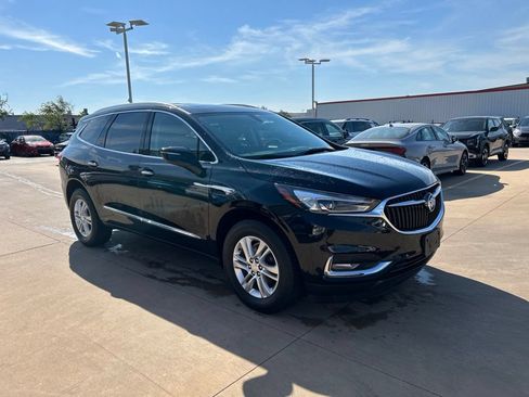 Used 2020 Buick Enclave Essence w/ Sound and Sites Package AWD/4WD image 4