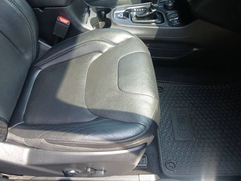 Used 2019 Jeep Cherokee Limited AWD/4WD image 50