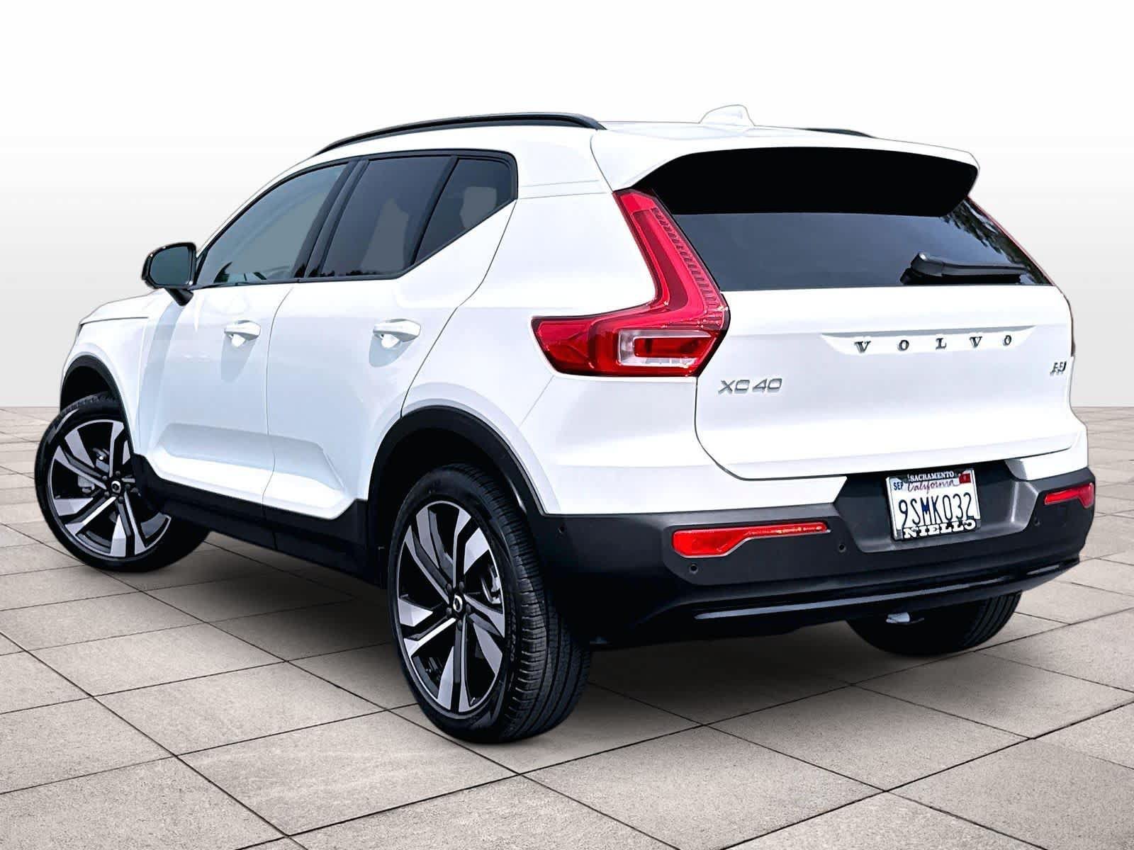 Used 2025 Volvo XC40 B5 Ultra AWD/4WD image 16