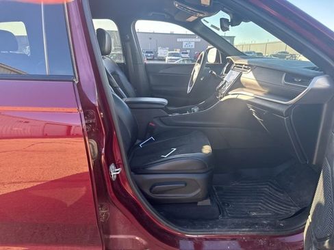 Used 2023 Jeep Grand Cherokee Altitude image 11