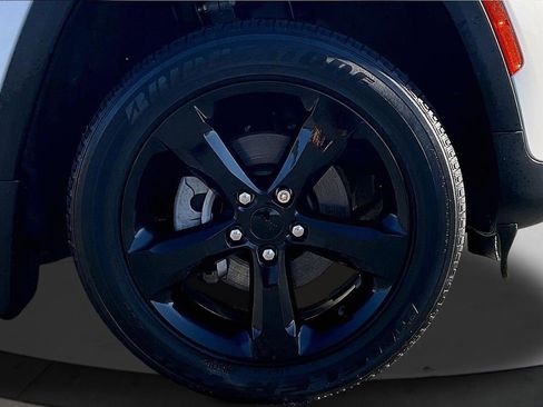 Certified 2023 Jeep Grand Cherokee Altitude image 34